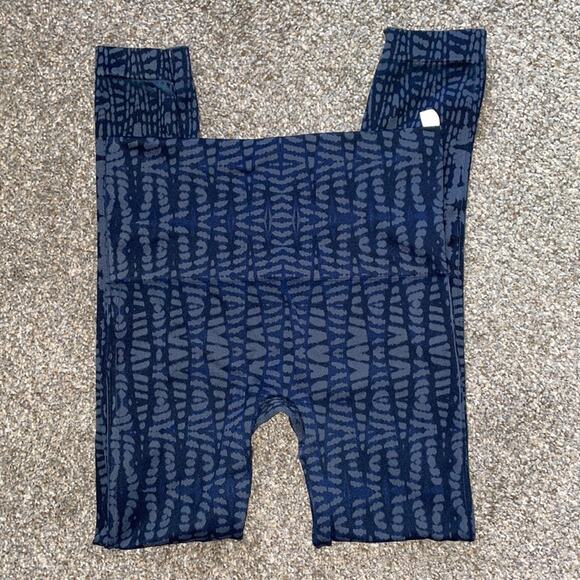 Spanx Look At Me Now Leggings S Abstract Cropped Seamless Activewear Shaping - Picture 2 of 5